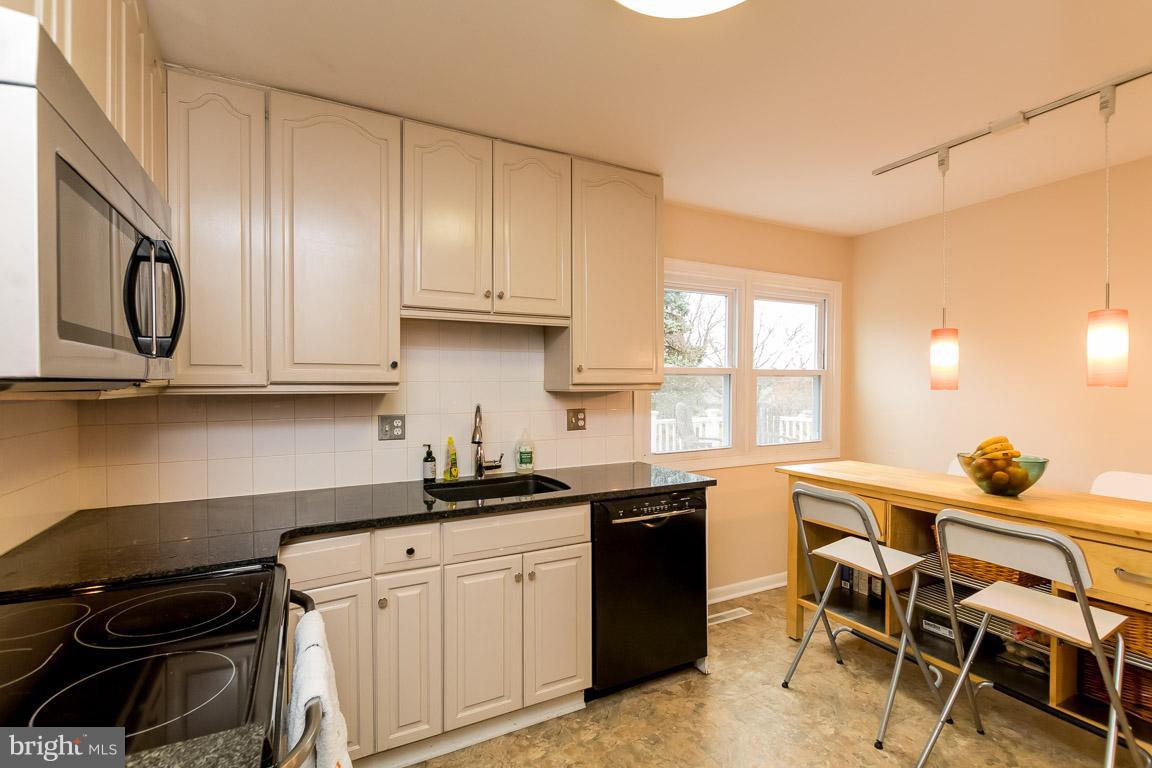 288 East Padonia Road Cockeysville, MD 21030 - Photo 13 of 30 Granite countertops.