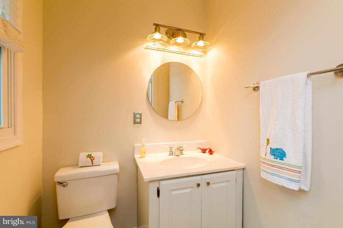 288 East Padonia Road Cockeysville, MD 21030 - Photo 16 of 30 Convenient half bath off of family room.