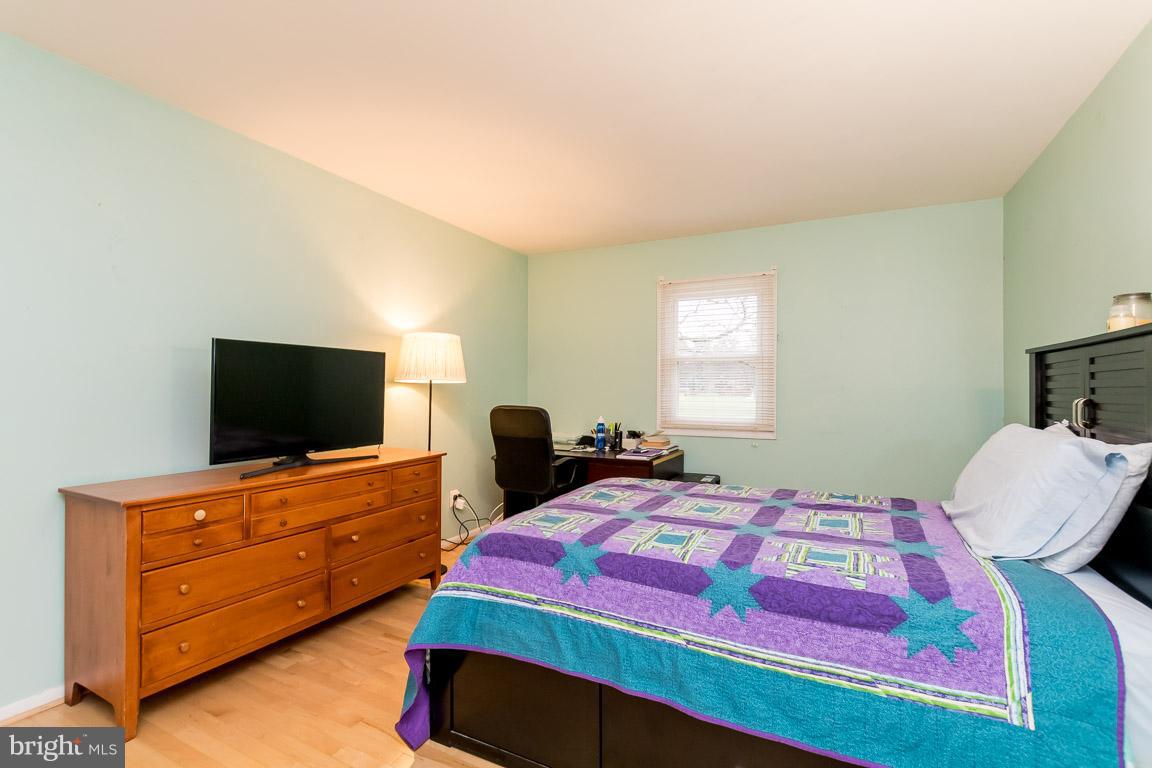 288 East Padonia Road Cockeysville, MD 21030 - Photo 17 of 30 Huge master bedroom.