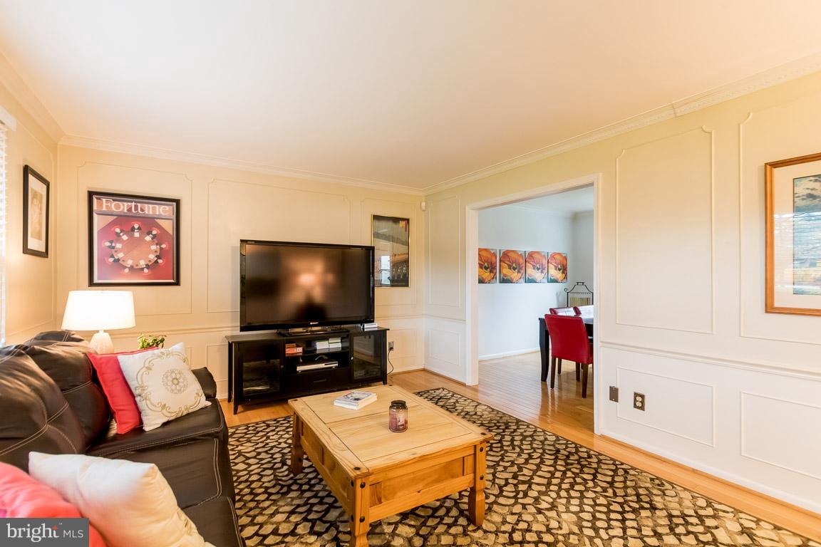 288 East Padonia Road Cockeysville, MD 21030 - Photo 4 of 30 Great flow to dining room.