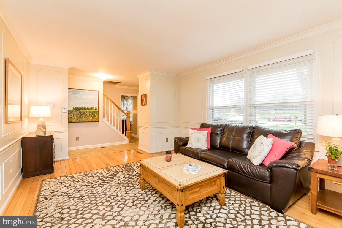 288 East Padonia Road Cockeysville, MD 21030 - Photo 5 of 30 View to foyer through to family room.