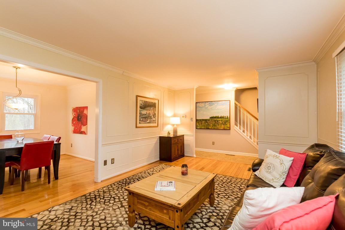 288 East Padonia Road Cockeysville, MD 21030 - Photo 6 of 30 Living Room