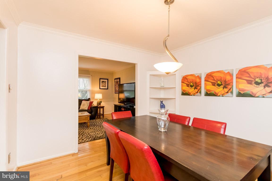 288 East Padonia Road Cockeysville, MD 21030 - Photo 8 of 30 Built-in corner cabinet.