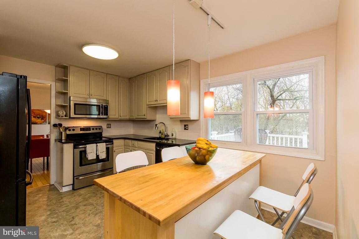 288 East Padonia Road Cockeysville, MD 21030 - Photo 10 of 30 Eat in kitchen.