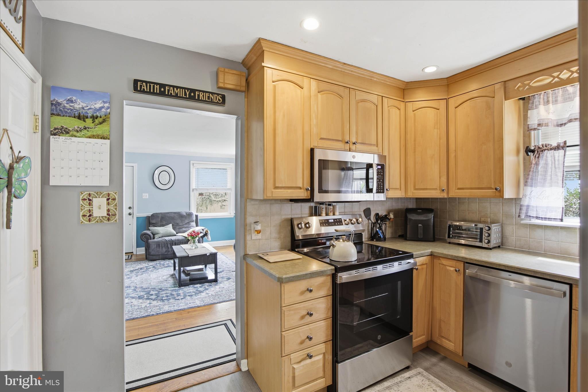 20 North Malin Road Broomall, PA 19008 - Photo 7 of 25