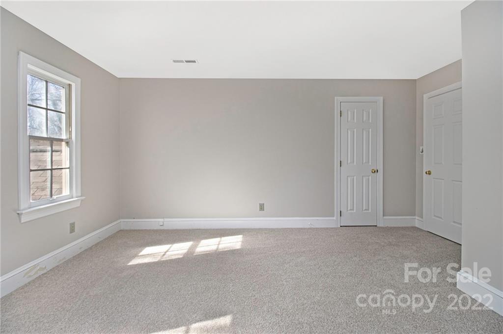 5130 Panhandle Circle Matthews, NC 28104 - Photo 14 of 20 an empty room with windows