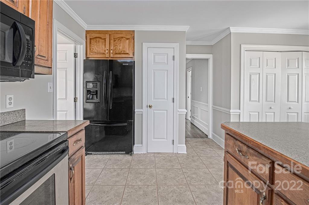 5130 Panhandle Circle Matthews, NC 28104 - Photo 6 of 20 a kitchen with stainless steel appliances granite countertop a refrigerator and a sink