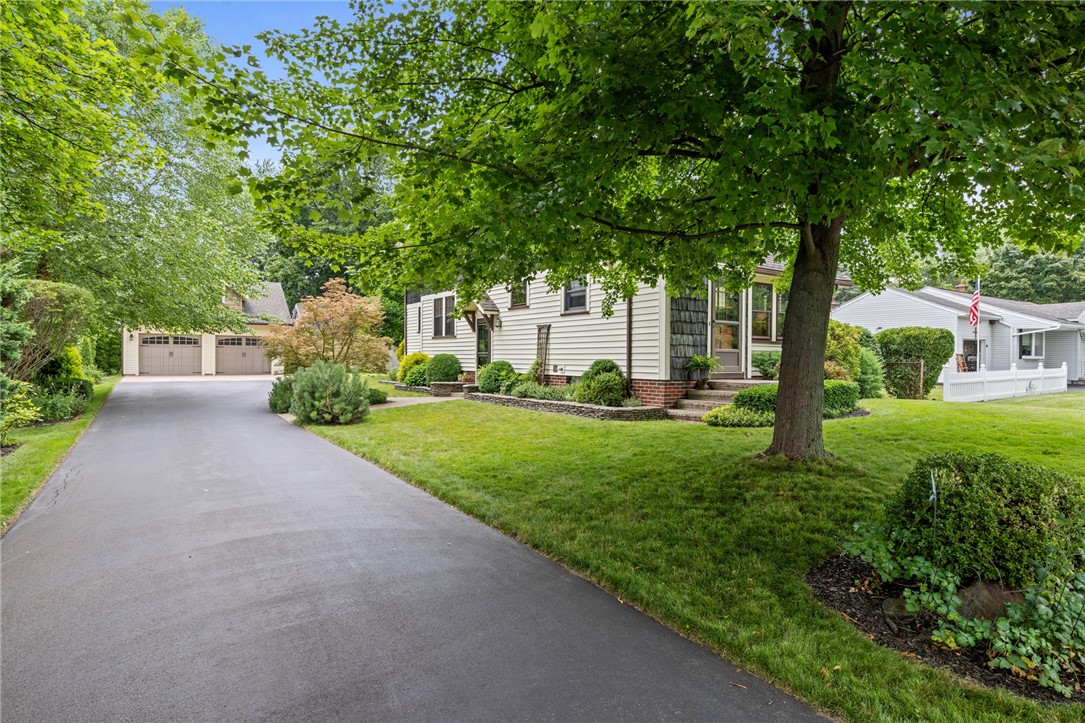 489 Helendale Road Irondequoit, NY 14609 - Photo 3 of 50