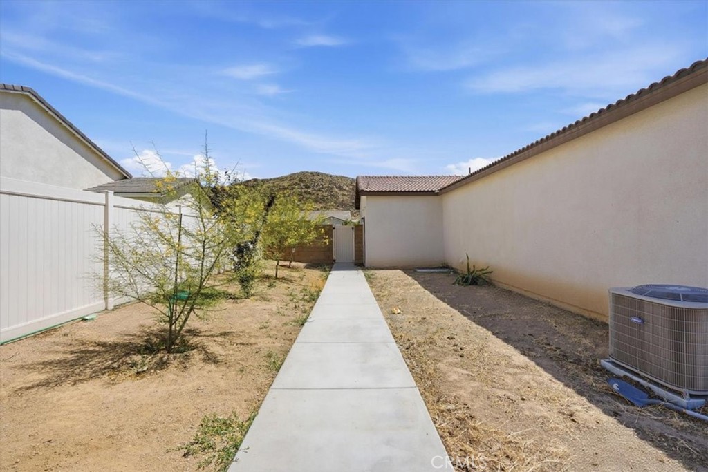 32350 Iron Trail Road Winchester, CA 92596 - Photo 32 of 32 a view of a backyard