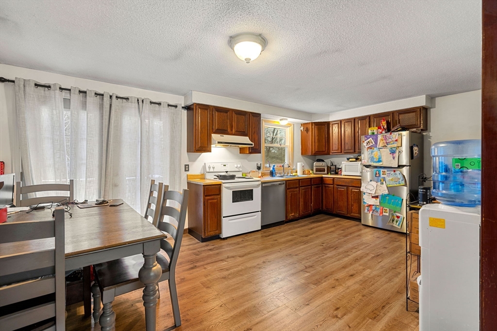 82 Monroe Street Amesbury, MA 01913 - Photo 7 of 24