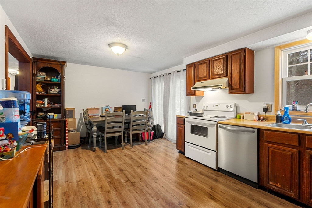 82 Monroe Street Amesbury, MA 01913 - Photo 8 of 24