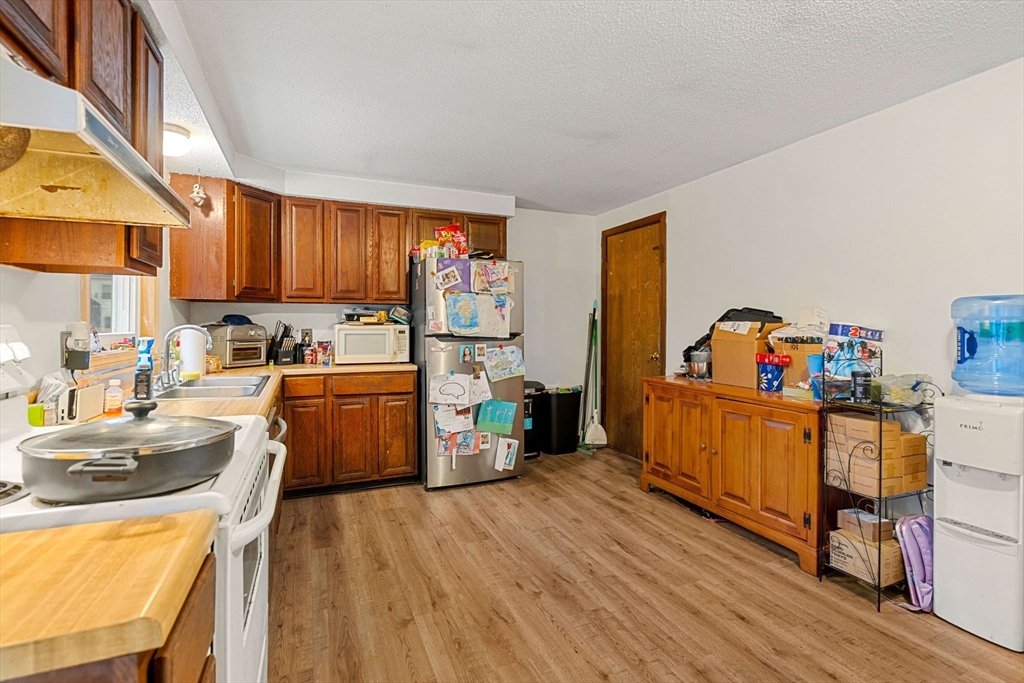 82 Monroe Street Amesbury, MA 01913 - Photo 10 of 24