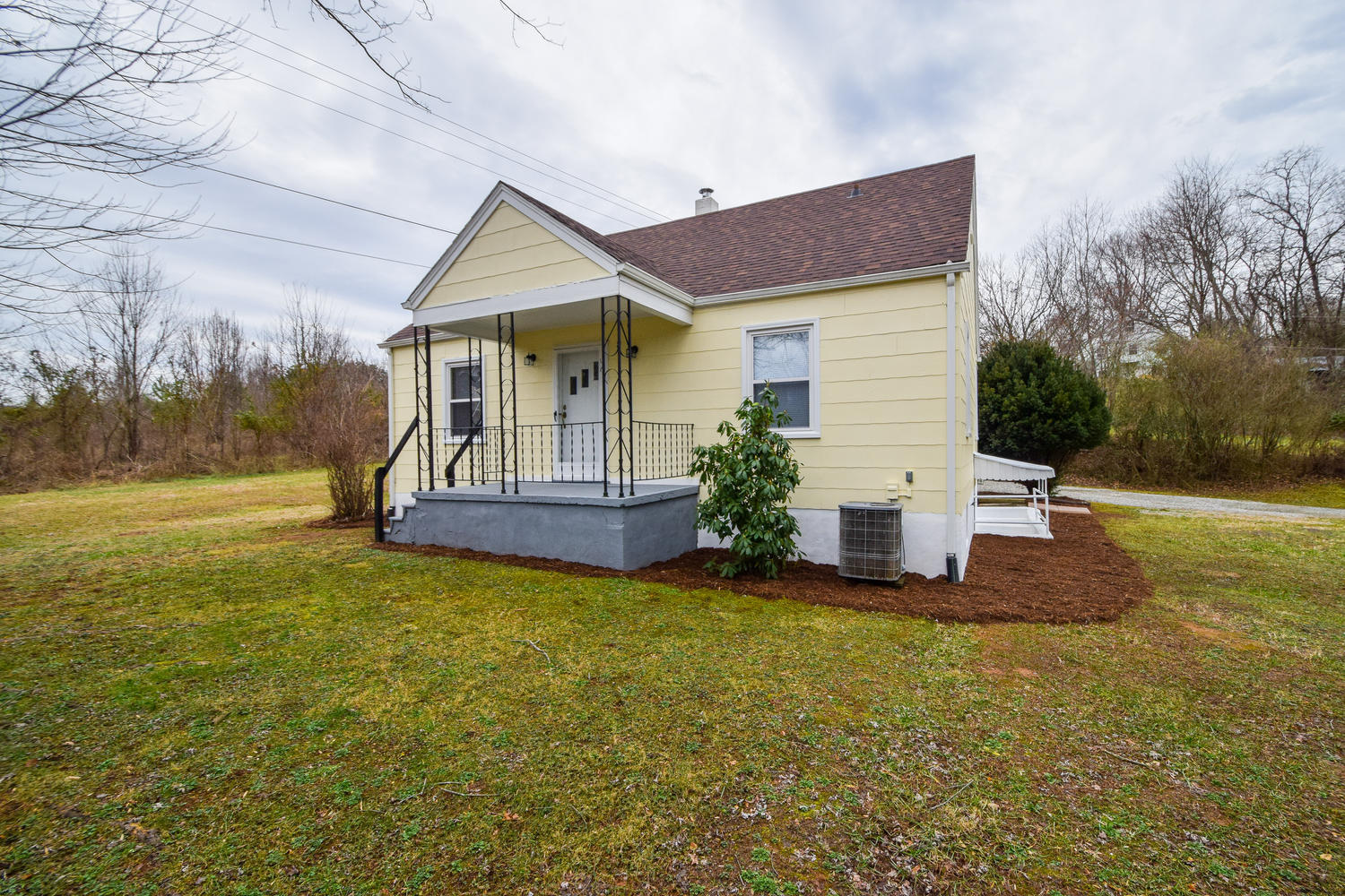 3185 Jae Valley Road Roanoke, VA 24014 - Photo 14 of 23 3185 Jae Valley Rd Roanoke VA-large-014-