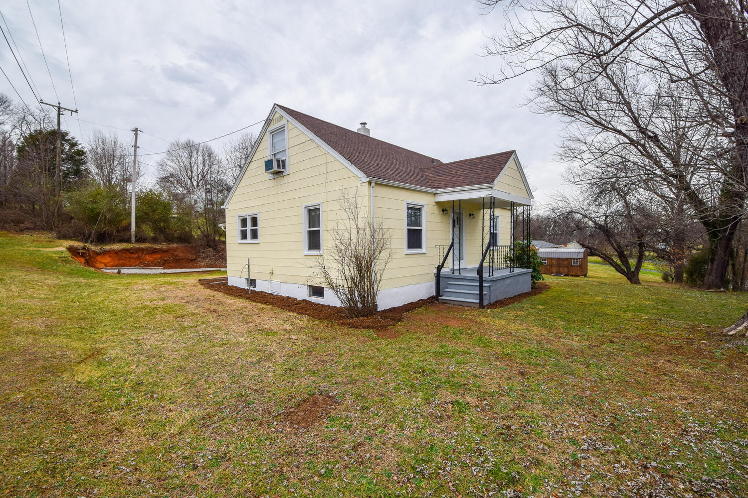 3185 Jae Valley Road Roanoke, VA 24014 - Photo 15 of 23 3185 Jae Valley Rd Roanoke VA-large-015-