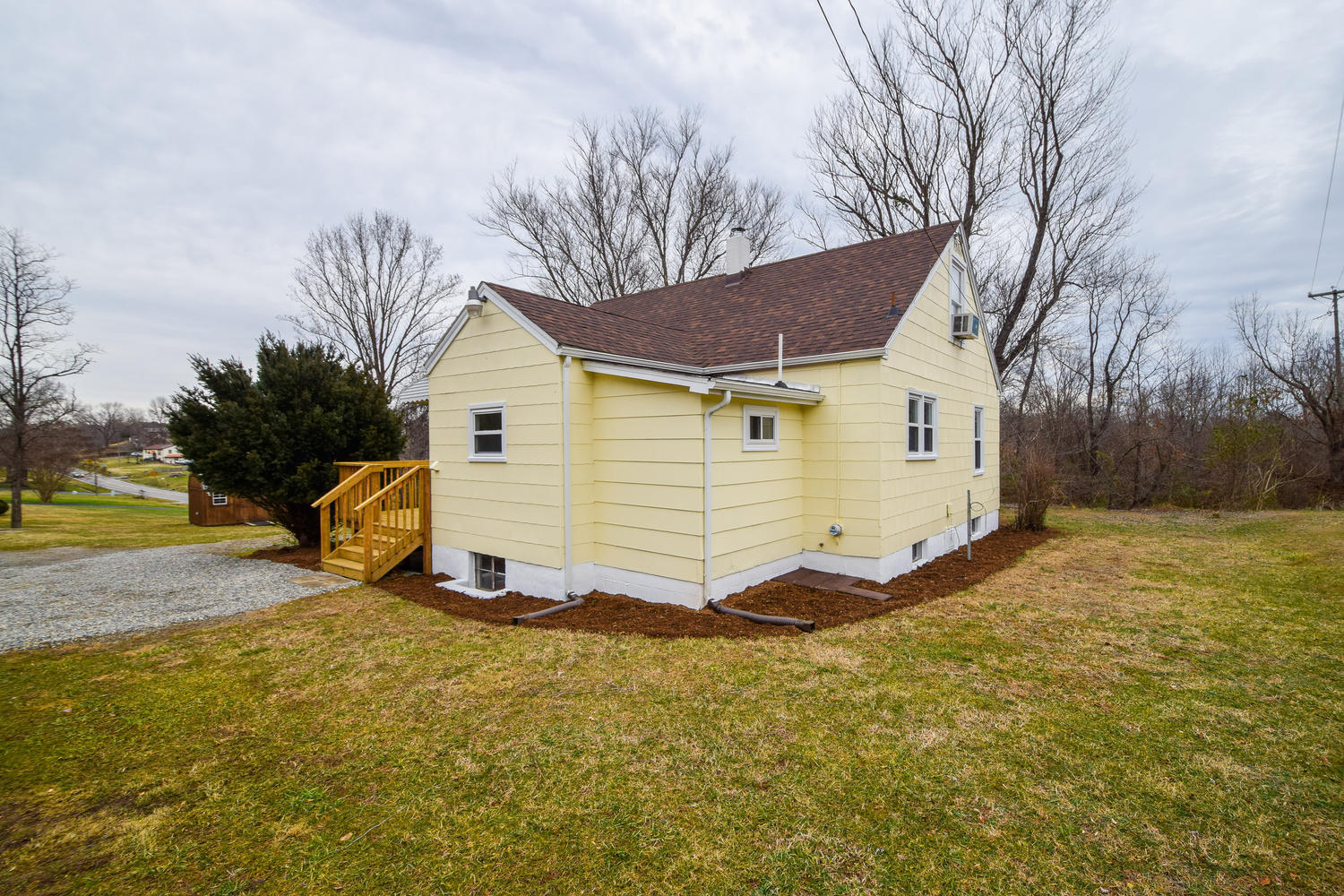 3185 Jae Valley Road Roanoke, VA 24014 - Photo 16 of 23 3185 Jae Valley Rd Roanoke VA-large-016-