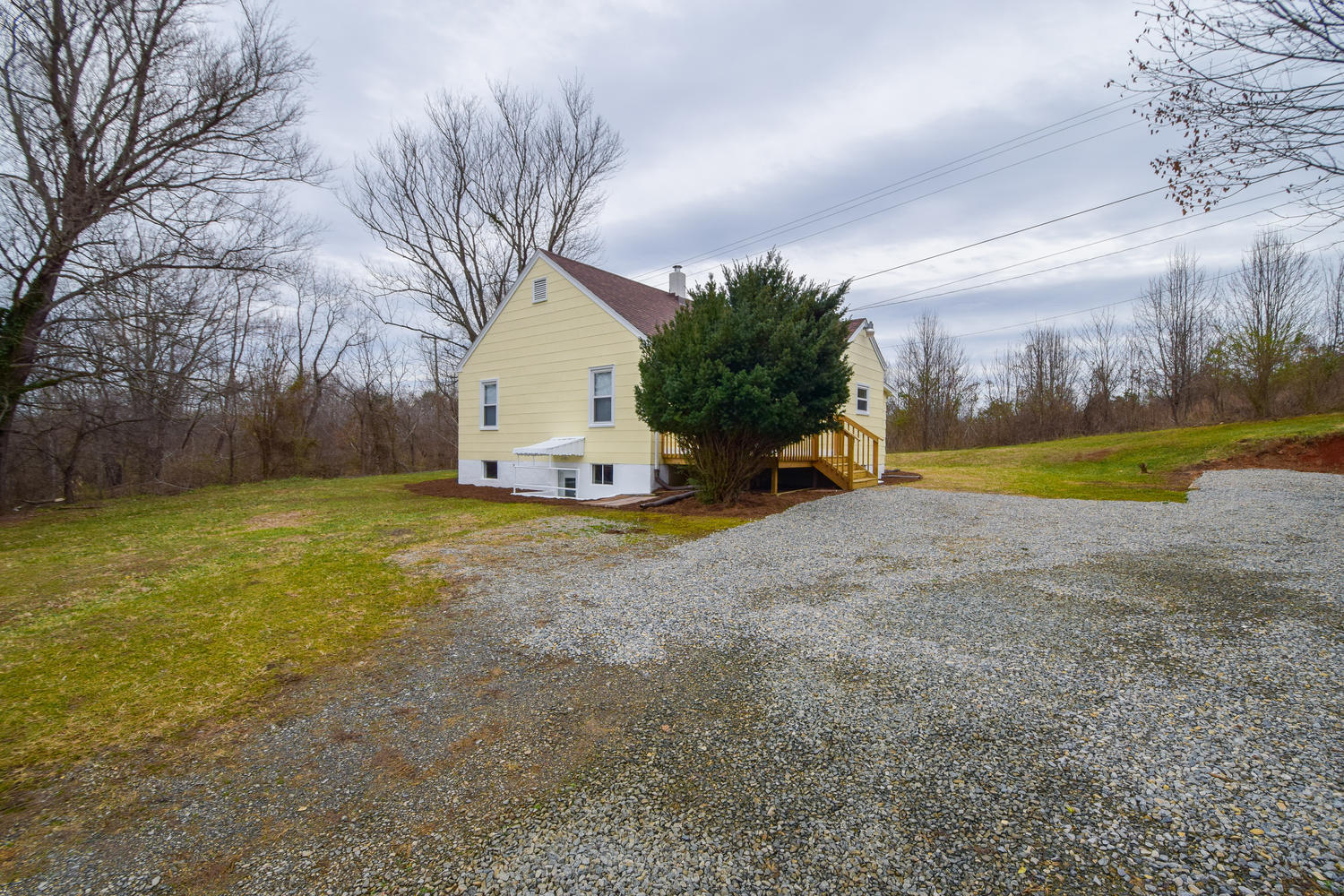 3185 Jae Valley Road Roanoke, VA 24014 - Photo 18 of 23 3185 Jae Valley Rd Roanoke VA-large-018-