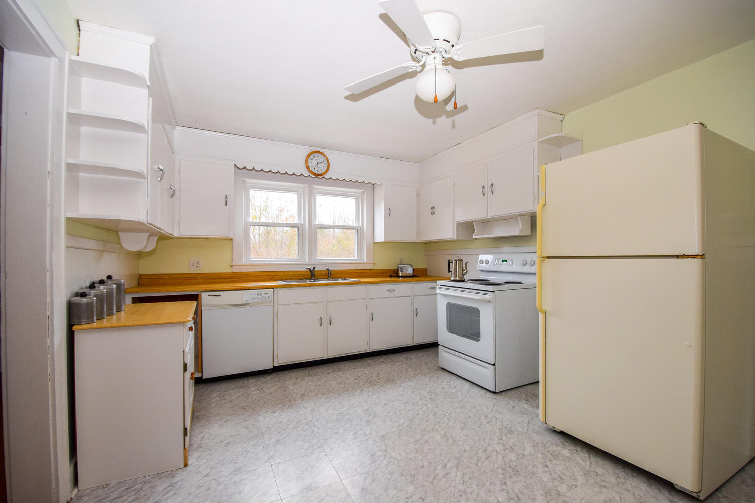 3185 Jae Valley Road Roanoke, VA 24014 - Photo 4 of 23 3185 Jae Valley Rd Roanoke VA-large-004-