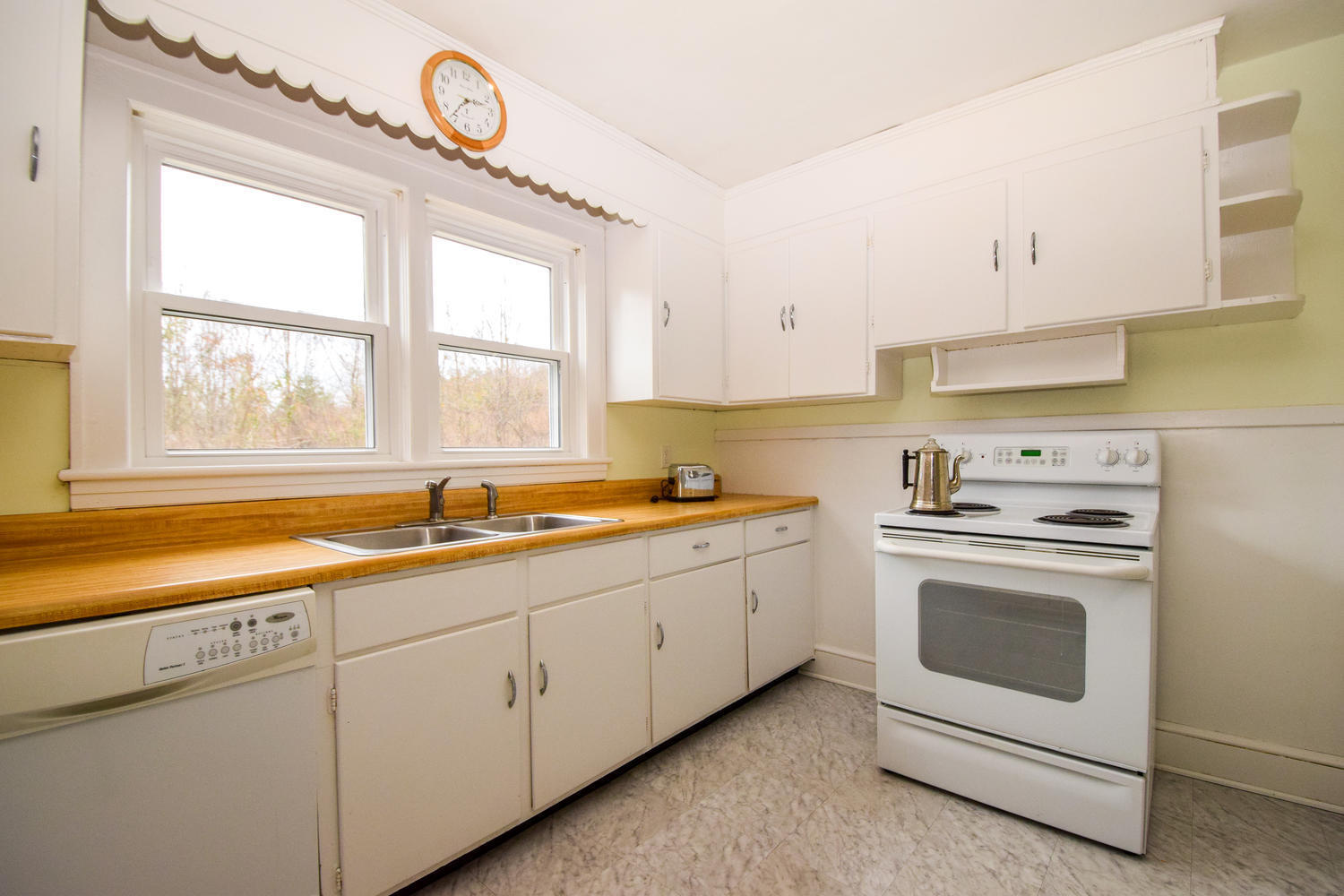 3185 Jae Valley Road Roanoke, VA 24014 - Photo 6 of 23 3185 Jae Valley Rd Roanoke VA-large-006-