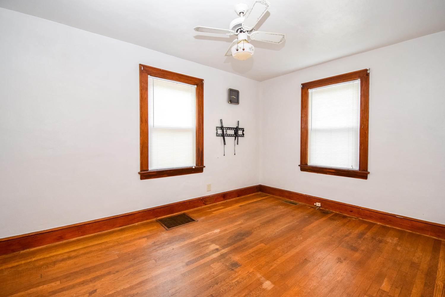 3185 Jae Valley Road Roanoke, VA 24014 - Photo 9 of 23 3185 Jae Valley Rd Roanoke VA-large-009-