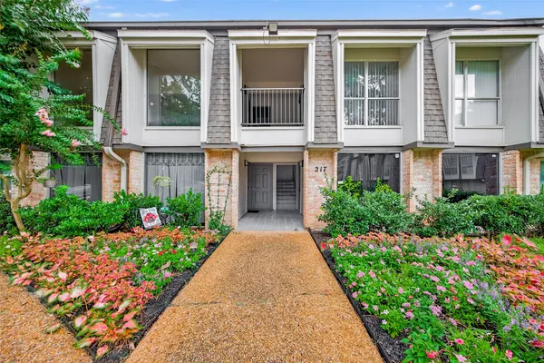 $2,250 | 12633 Memorial Drive, Unit 216, Houston, TX 77024