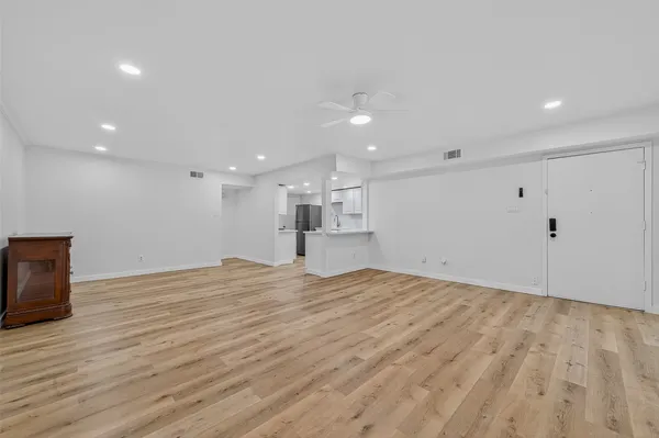 $2,250 | 12633 Memorial Drive, Unit 216, Houston, TX 77024