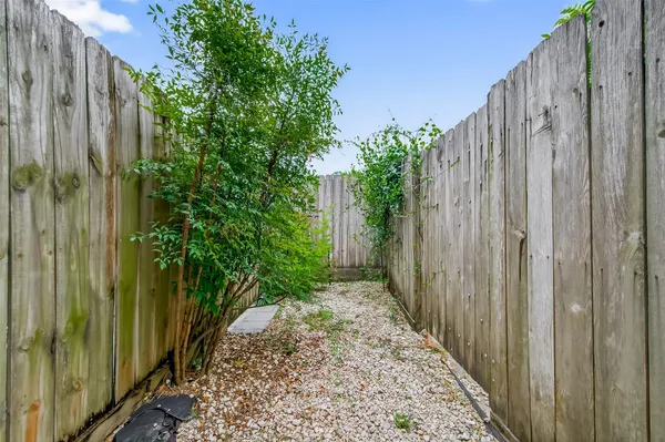 $2,250 | 12633 Memorial Drive, Unit 216, Houston, TX 77024