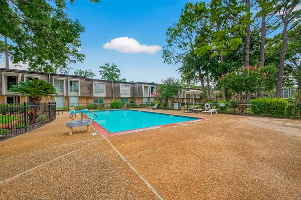 $2,250 | 12633 Memorial Drive, Unit 216, Houston, TX 77024