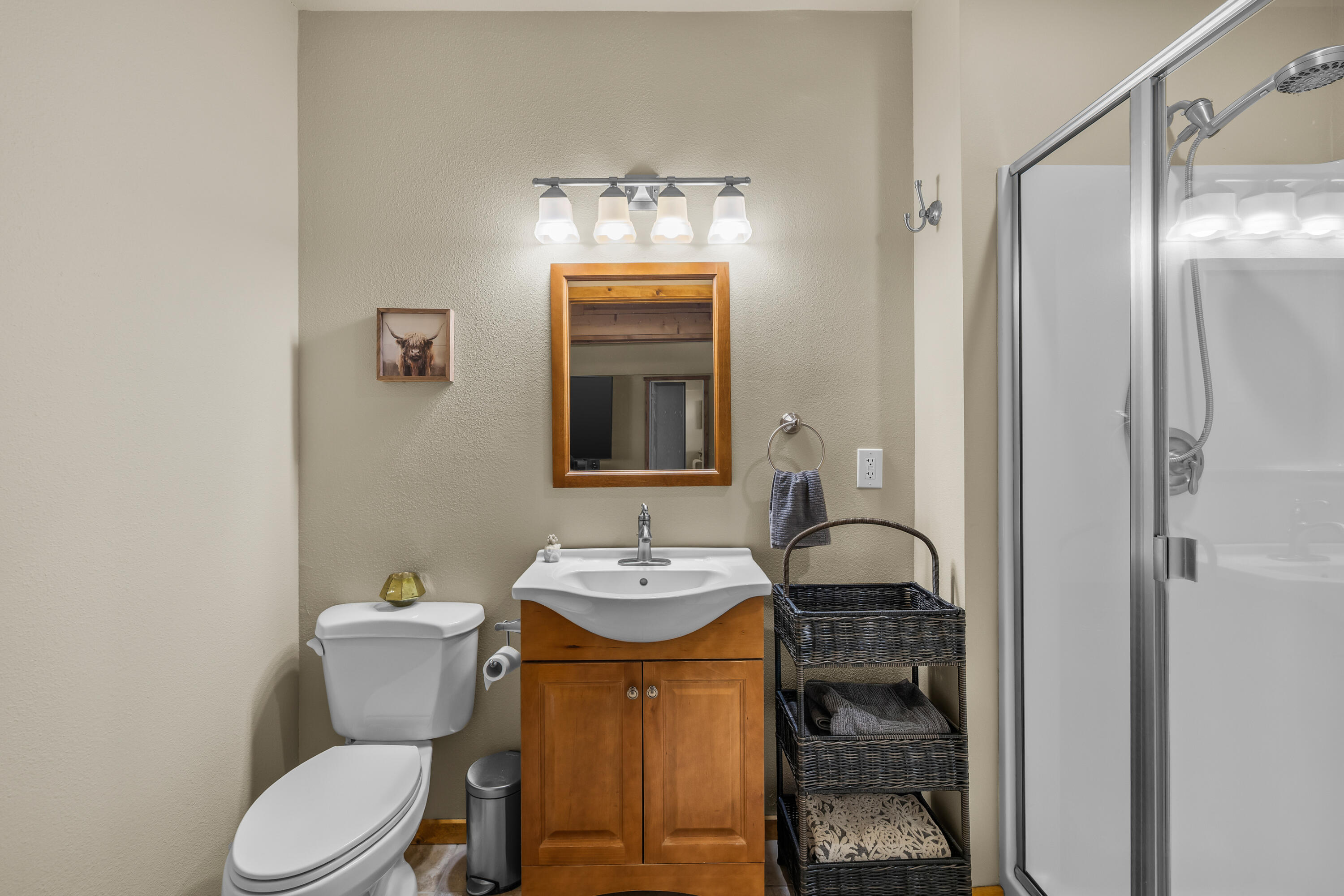 64145 Hunnell Road Bend, OR 97703 - Photo 61 of 65 A full bath serves the finished upper-level guest/flex quarters, adding comfort and convenience for guests, extended stays, office use or hobby space above the shop.