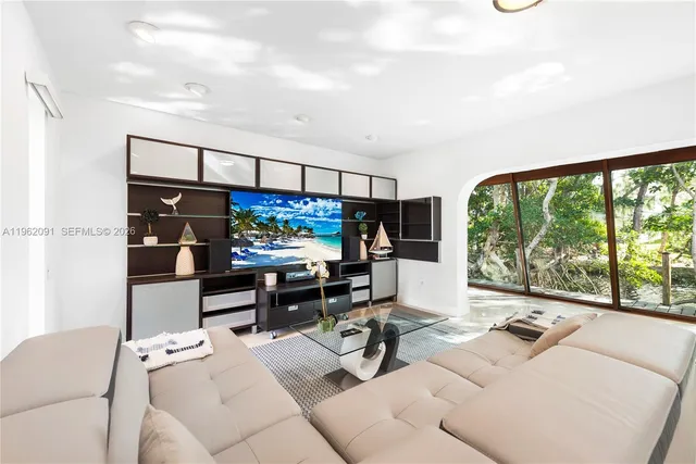 $2,600,000 | 19860 Northeast 24th Court, Miami, FL 33180