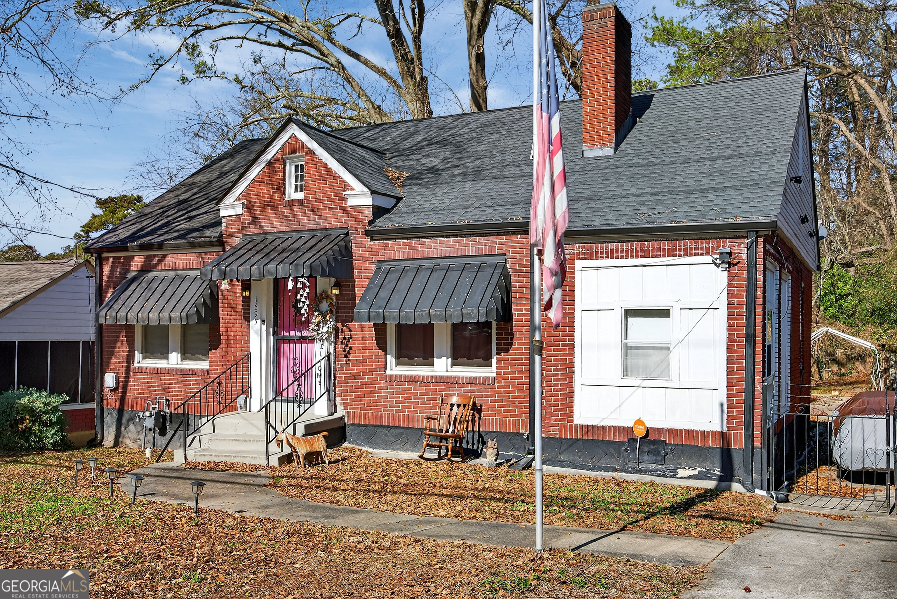 1695 Beecher Street Southwest Atlanta, GA 30310 - Photo 3 of 23 a front view of a house