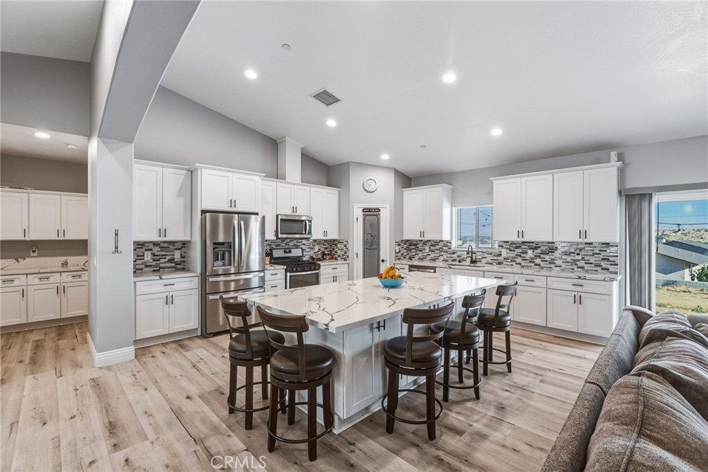 16169 Rancherias Road Apple Valley, CA 92307 - Photo 3 of 27