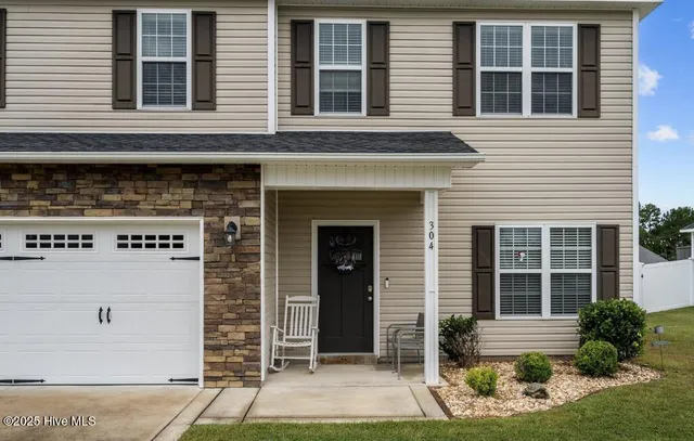$2,300 | 304 Little Egret Lane, Swansboro, NC 28584