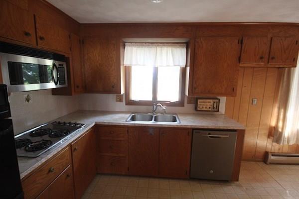 87 Lebaron Street Fall River, MA 02720 - Photo 6 of 29 Gallery Image 6