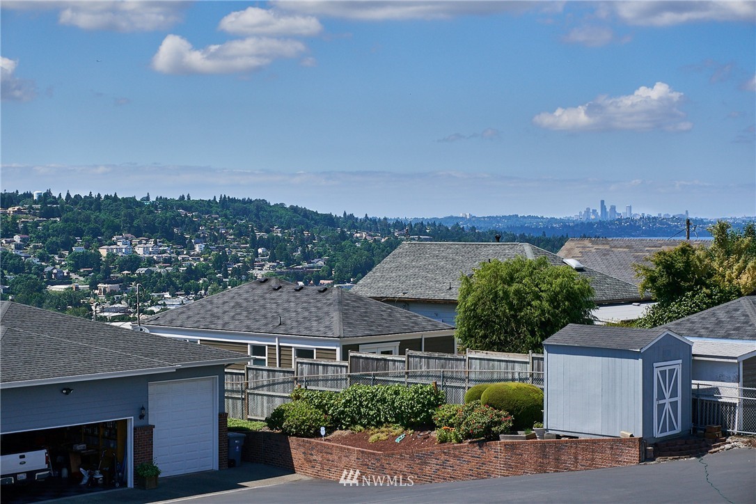 603 Grant Avenue South Renton, WA 98057 - Photo 2 of 21 Gallery Image 2