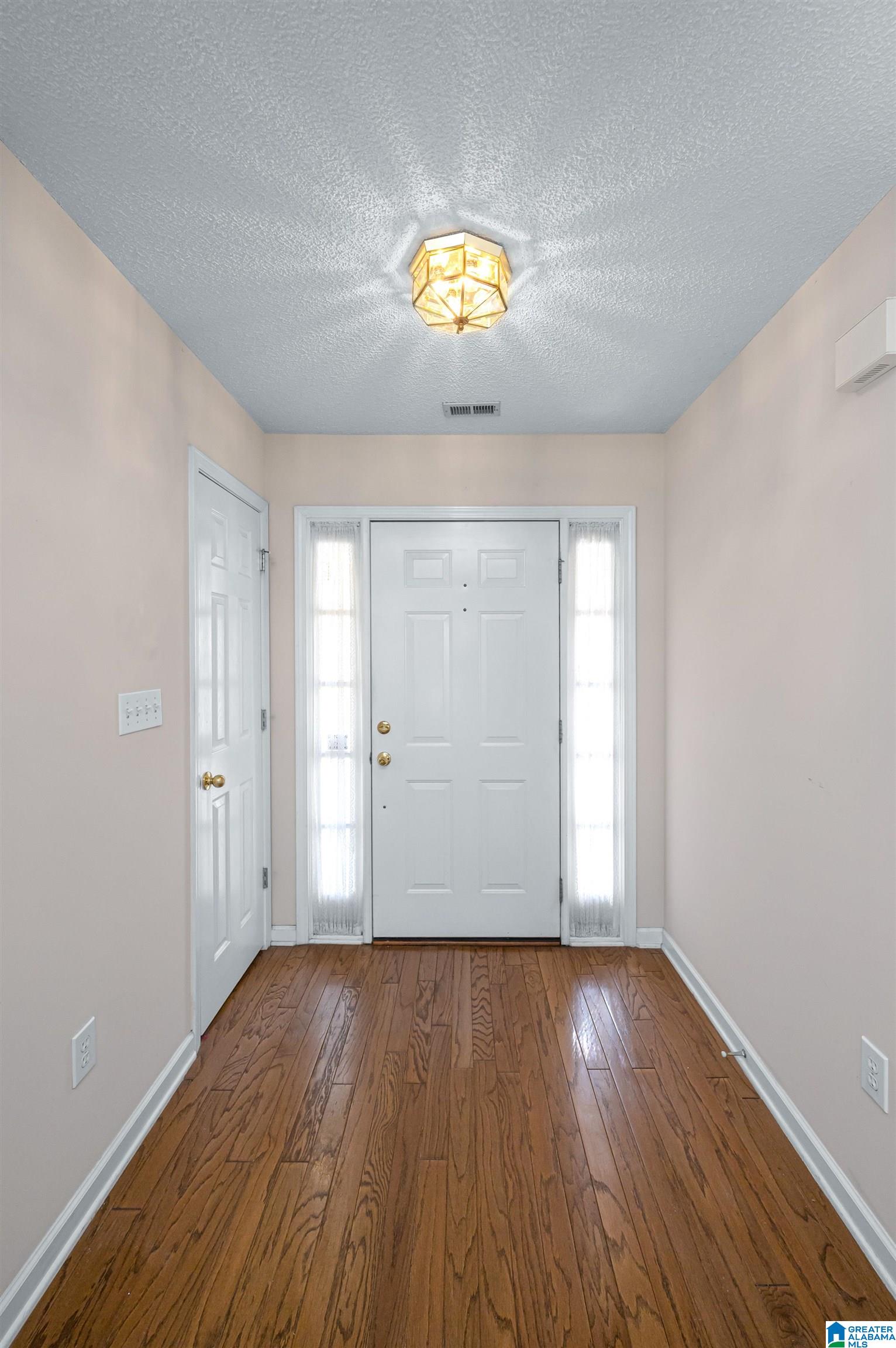 169 Greenfield Lane Alabaster, AL 35007 - Photo 4 of 36