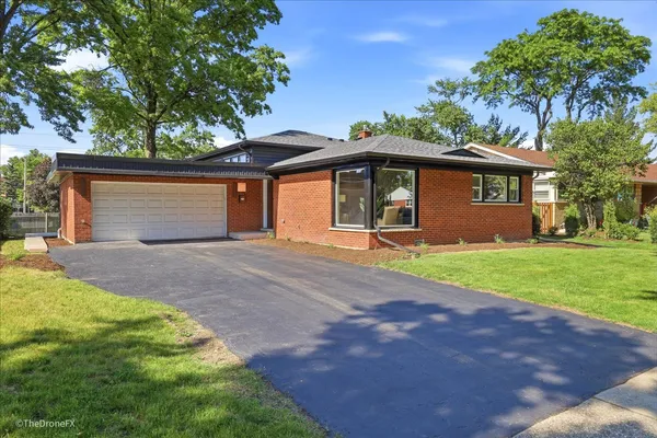 $779,900 | 188 West Kathleen Drive, Park Ridge, IL 60068