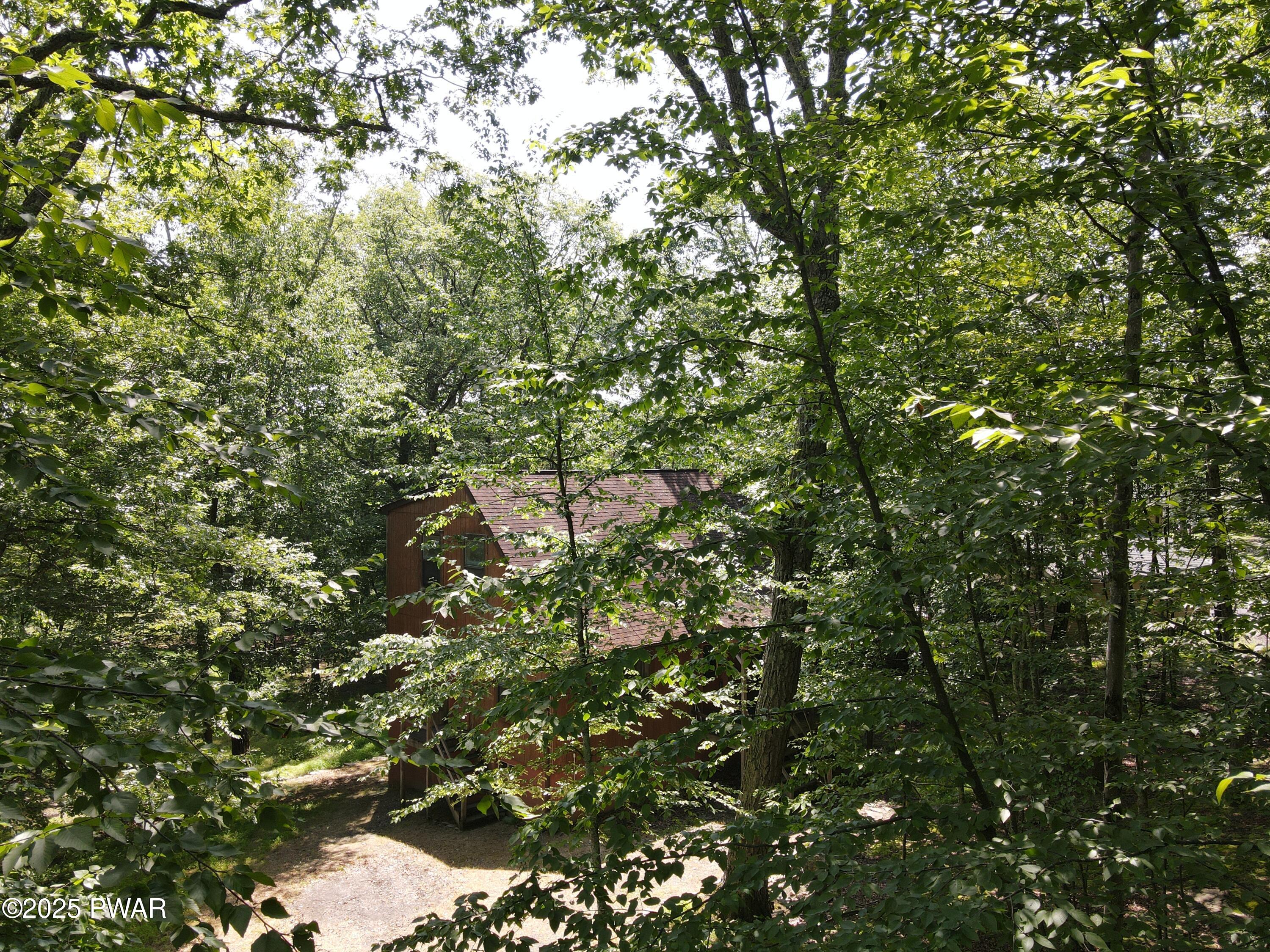 373 Hummingbird Trail Bushkill, PA 18324 - Photo 5 of 32 6