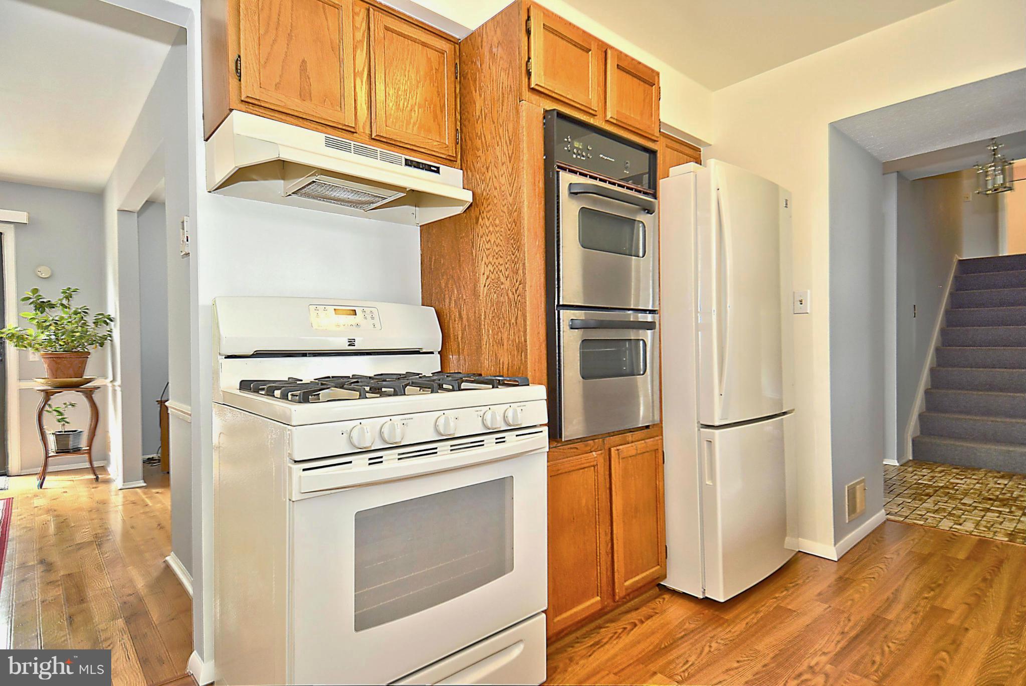 2401 Briggs Chaney Road Silver Spring, MD 20905 - Photo 3 of 27 Kitchen
