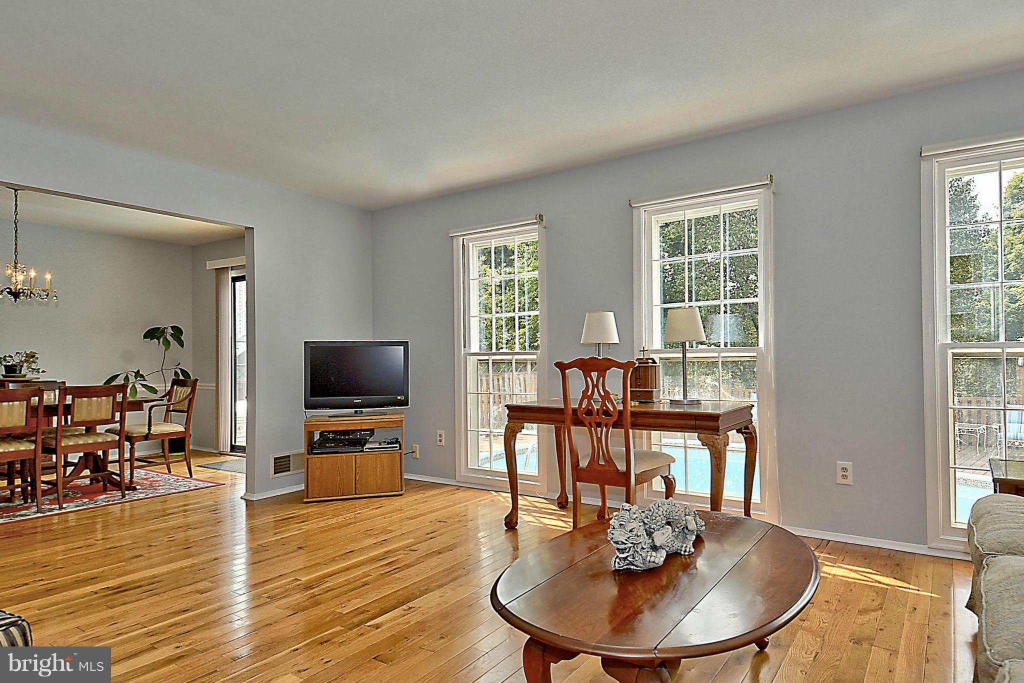 2401 Briggs Chaney Road Silver Spring, MD 20905 - Photo 10 of 27 Living Room