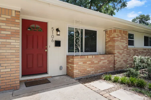 $2,045 | 5106 West 43rd Street, Houston, TX 77092