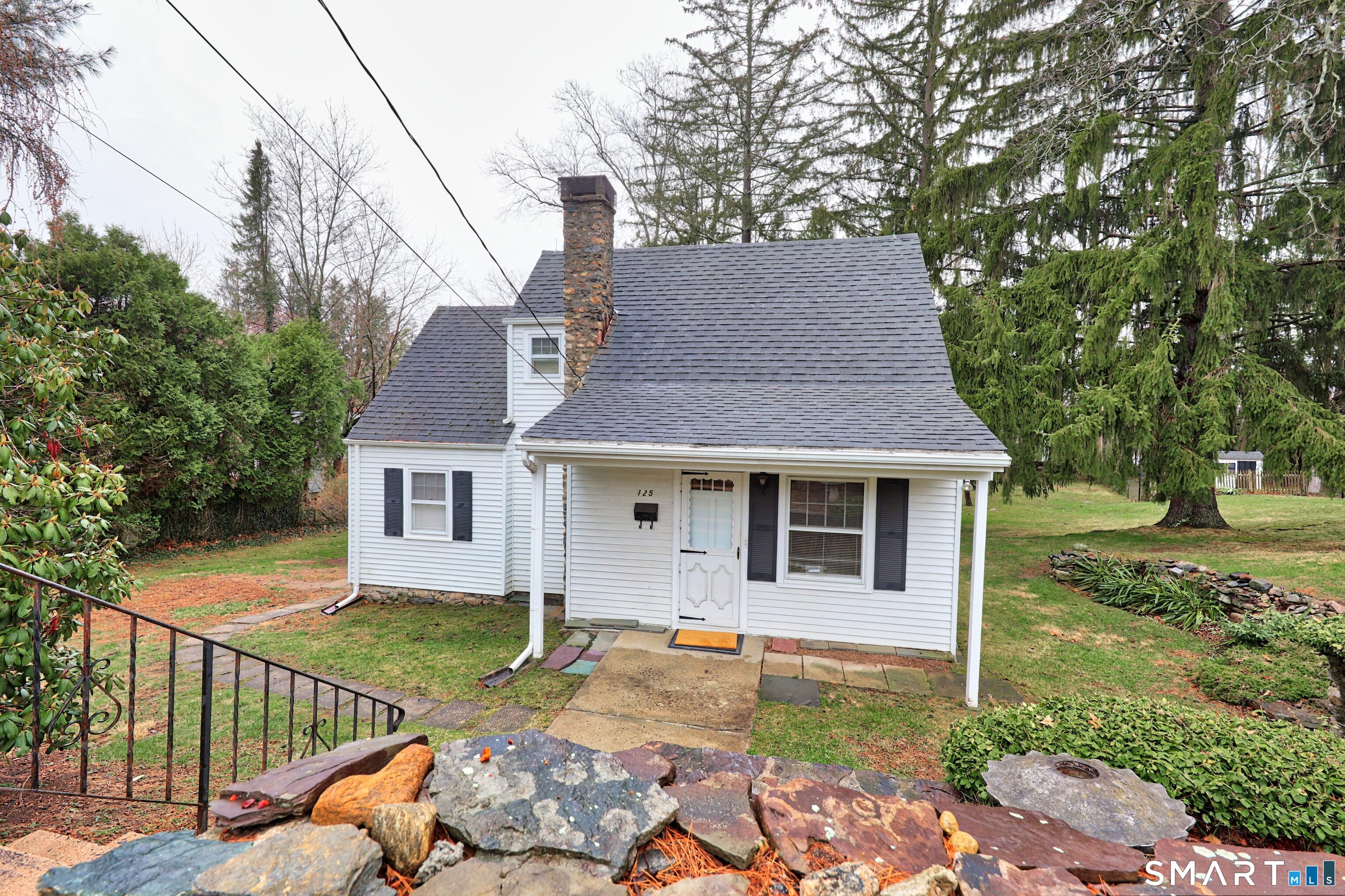 125 Tioga Street Torrington, CT 06790 - Photo 33 of 40 a front view of a house with garden