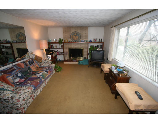 8 Hapgood Road Worcester, MA 01605 - Photo 2 of 6 Gallery Image 2
