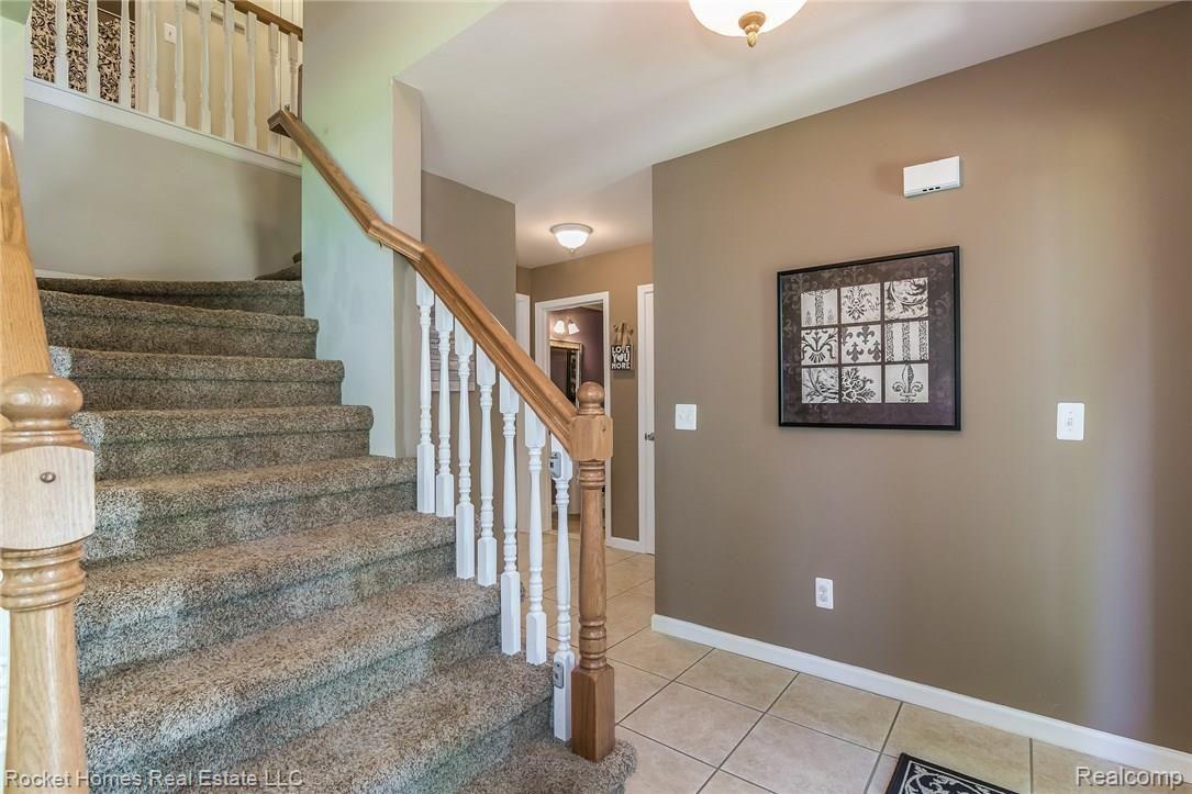 257 West Gates Street Romeo, MI 48065 - Photo 4 of 29 007-Foyer-4280683-medium.jpg