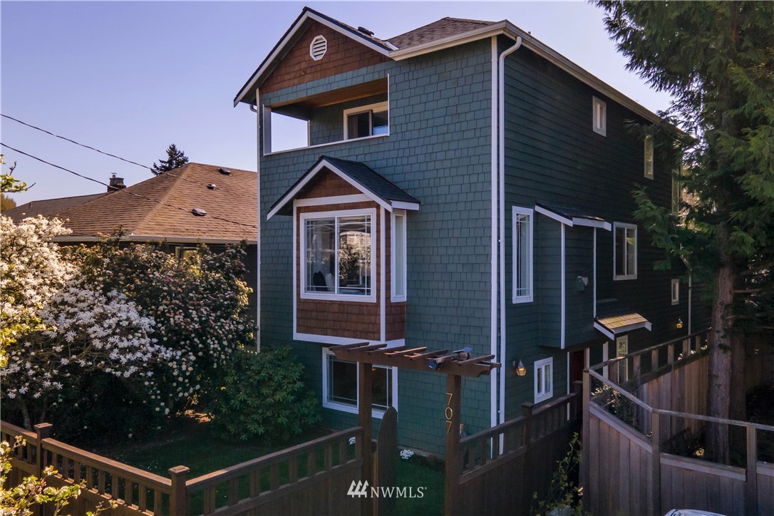 707 North 76th Street Seattle, WA 98103 - Photo 1 of 34 Gallery Image 1