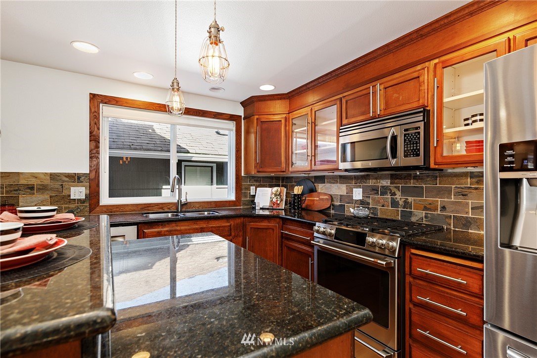 707 North 76th Street Seattle, WA 98103 - Photo 8 of 34 Gallery Image 8