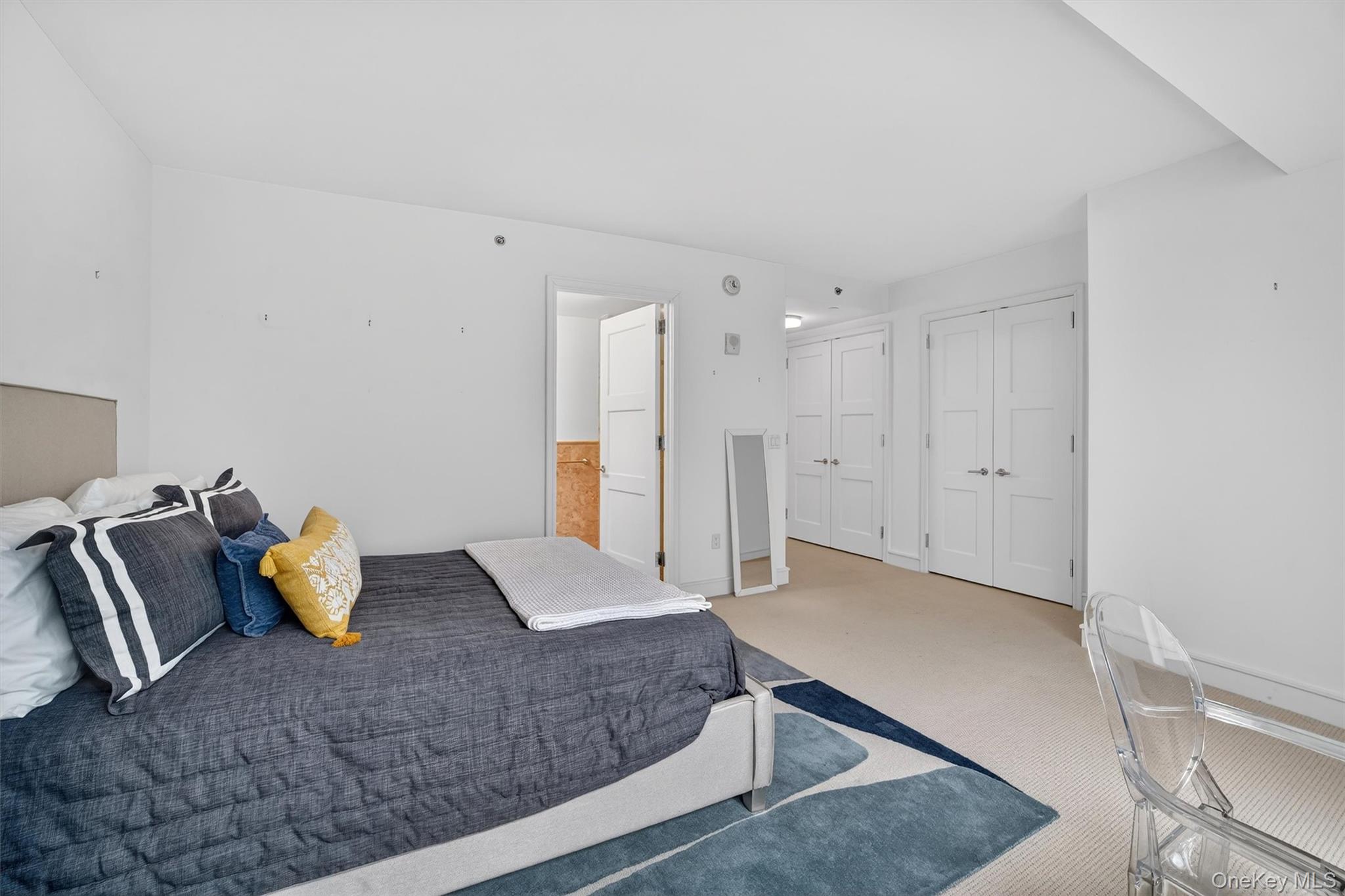 5 Renaissance Square, Unit 10G White Plains, NY 10601 - Photo 25 of 27 a view of kitchen and empty room