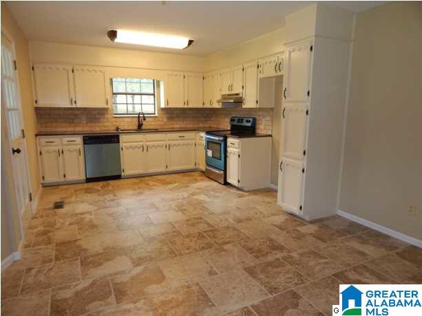 2426 Mayfield Road Warrior, AL 35180 - Photo 9 of 16
