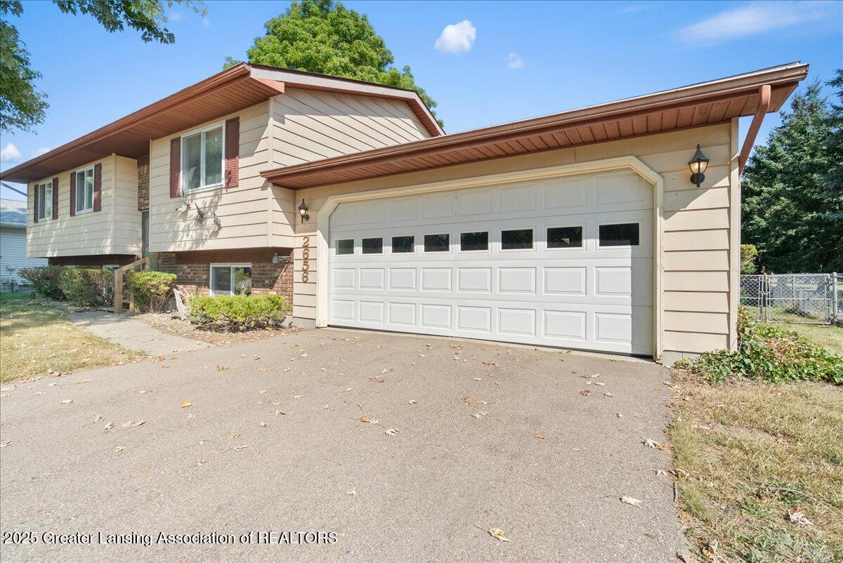 2656 Gilbert Road Lansing, MI 48911 - Photo 3 of 32 04-Media Jett - 39