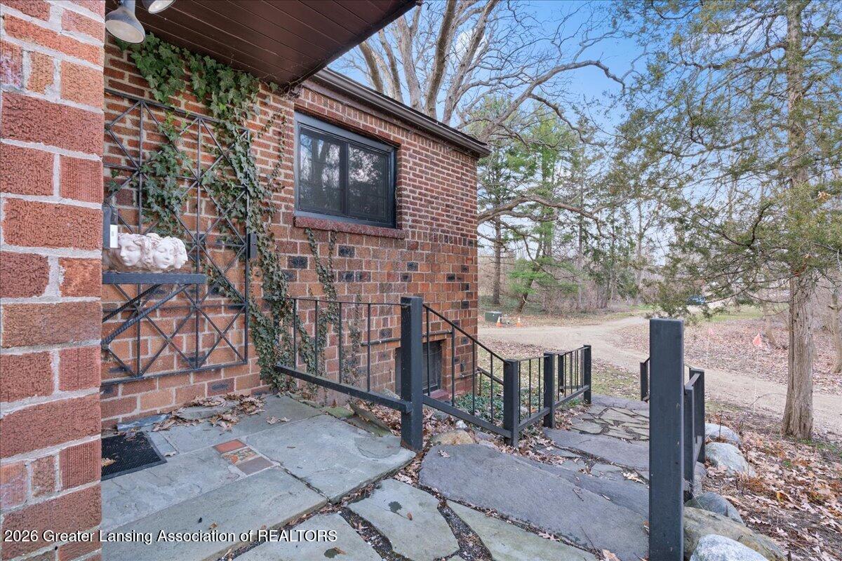 2593 Mt Hope Road Okemos, MI 48864 - Photo 6 of 46 11-Media Jett - 19