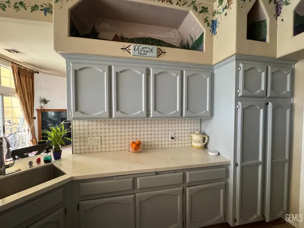 a view of livingroom with furniture